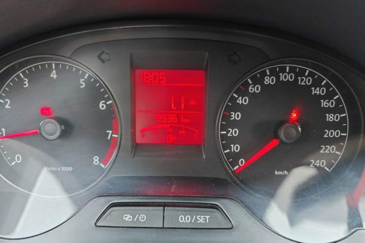 Used Volkswagen Santana 2015 1.6L Manual Comfort Edition Odometer Close Up