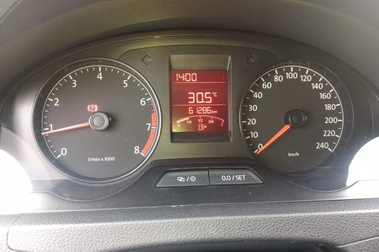 Used Volkswagen Santana 2015 1.6L Manual Fashion Edition Odometer Close Up
