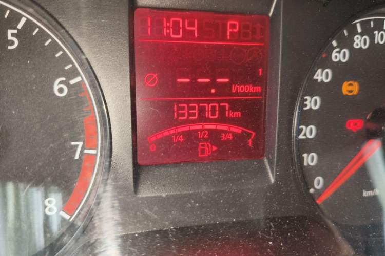 Used Volkswagen Santana 2015 1.6L Automatic Fashion Edition Odometer Close Up