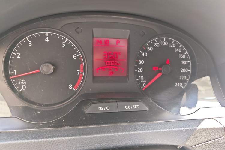 Used Volkswagen Santana 2015 1.6L Automatic Fashion Edition Odometer Close Up