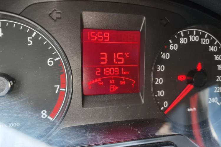 Used Volkswagen Santana 2015 1.4L Manual Fashion Edition Odometer Close Up