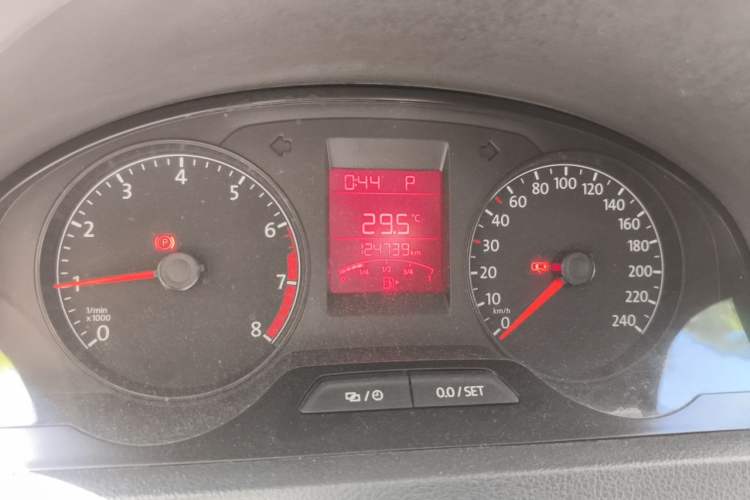 Used Volkswagen Santana 2015 1.6L Automatic Fashion Edition Odometer Close Up