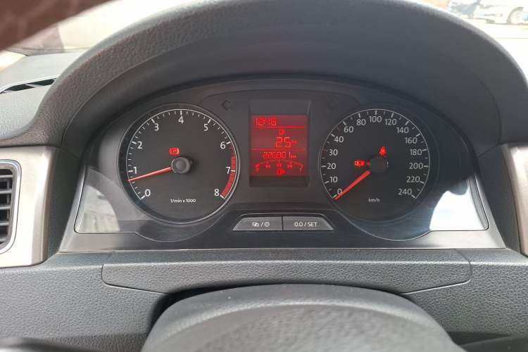 Used Volkswagen Santana 2015 1.4L Manual Comfort Edition Odometer Close Up
