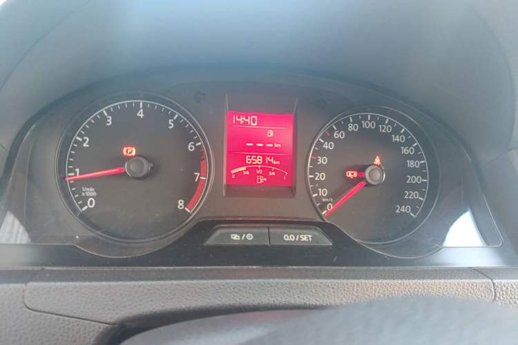Used Volkswagen Santana 2015 1.6L Manual Comfort Edition Odometer Close Up
