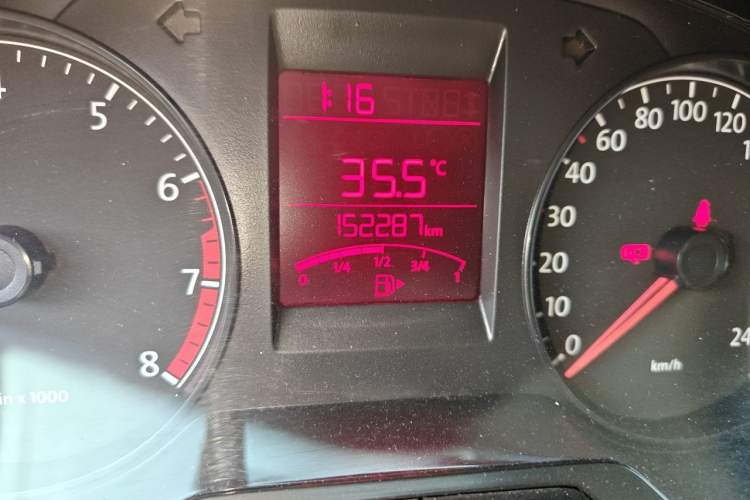 Used Volkswagen Santana 2015 1.6L Manual Fashion Edition Odometer Close Up