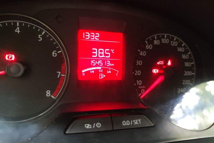 Used Volkswagen Santana 2015 1.6L Manual Fashion Edition Odometer Close Up