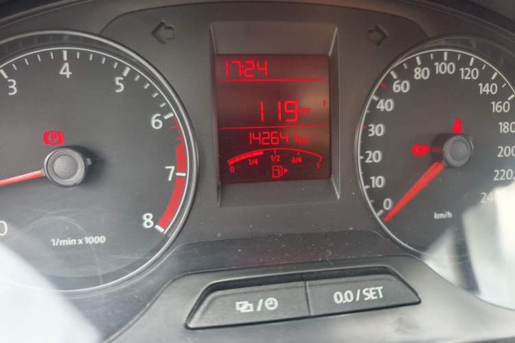 Used Volkswagen Santana 2015 1.6L Manual Comfort Edition Odometer Close Up