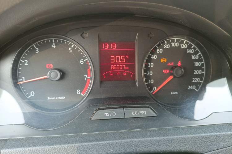 Used Volkswagen Santana 2015 1.4L Manual Fashion Edition Odometer Close Up