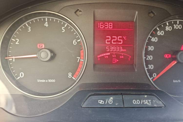 Used Volkswagen Santana 2015 1.6L Manual Fashion Edition Odometer Close Up