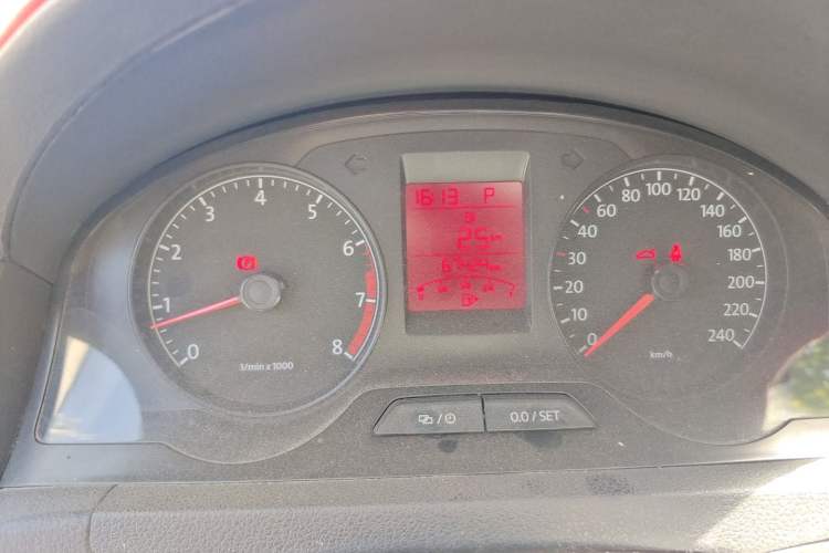 Used Volkswagen Santana 2015 1.6L Automatic Comfort Edition Odometer Close Up