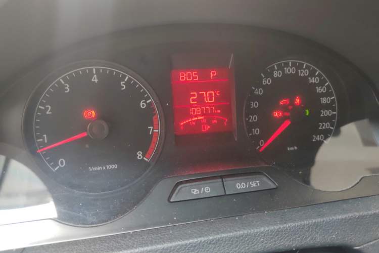 Used Volkswagen Santana 2015 1.6L Automatic Fashion Edition Odometer Close Up