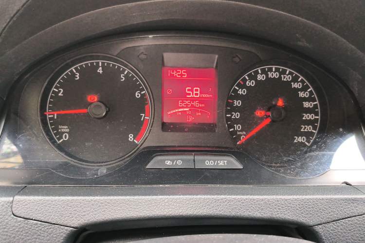 Used Volkswagen Santana 2015 1.4L Manual Fashion Edition Odometer Close Up