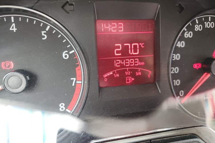 Used Volkswagen Santana 2015 1.6L Manual Fashion Edition Odometer Close Up