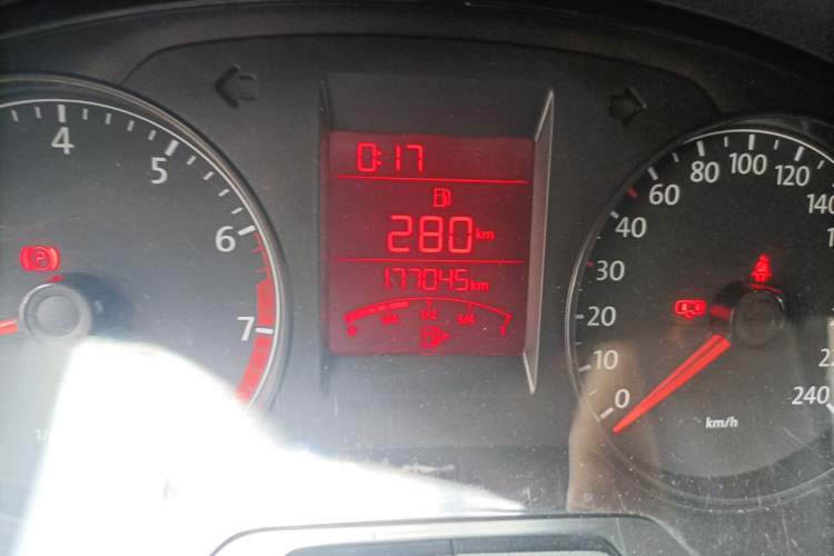 Used Volkswagen Santana 2015 1.6L Manual Comfort Edition Odometer Close Up
