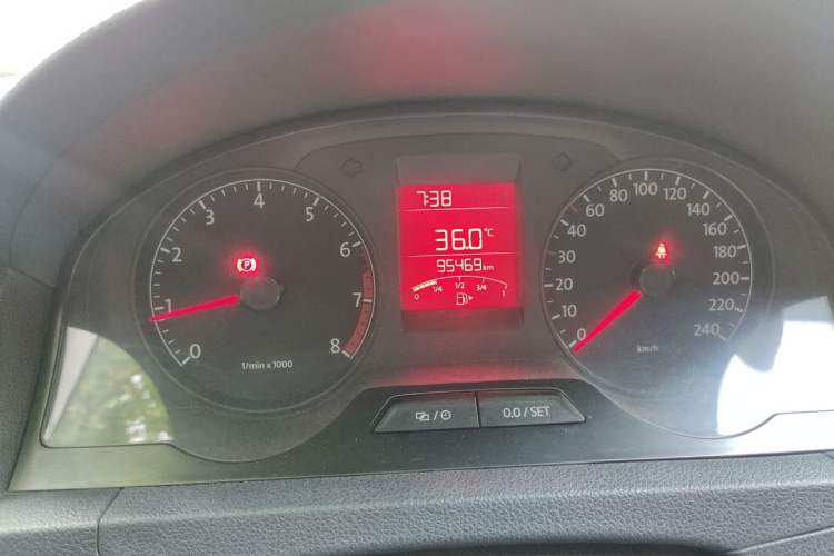 Used Volkswagen Santana 2015 1.4L Manual Fashion Edition Odometer Close Up