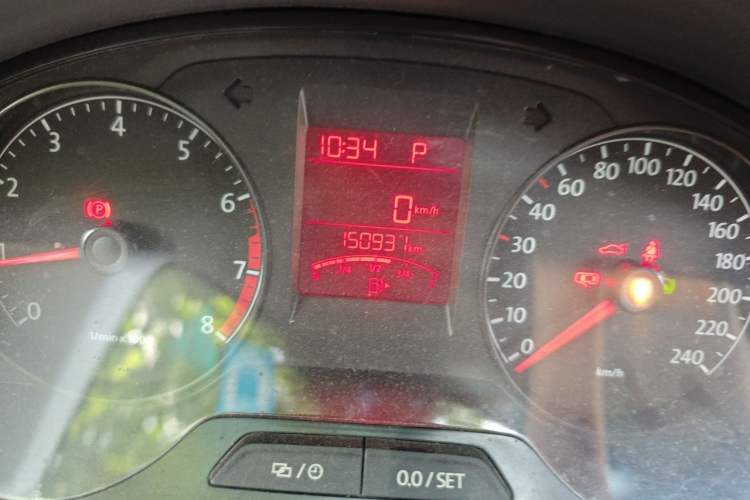Used Volkswagen Santana 2015 1.6L Automatic Comfort Edition Odometer Close Up