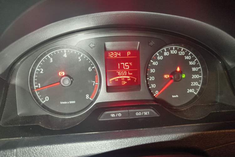Used Volkswagen Santana 2015 1.6L Automatic Comfort Edition Odometer Close Up