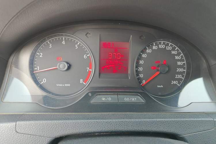 Used Volkswagen Santana 2015 1.6L Manual Comfort Edition Odometer Close Up