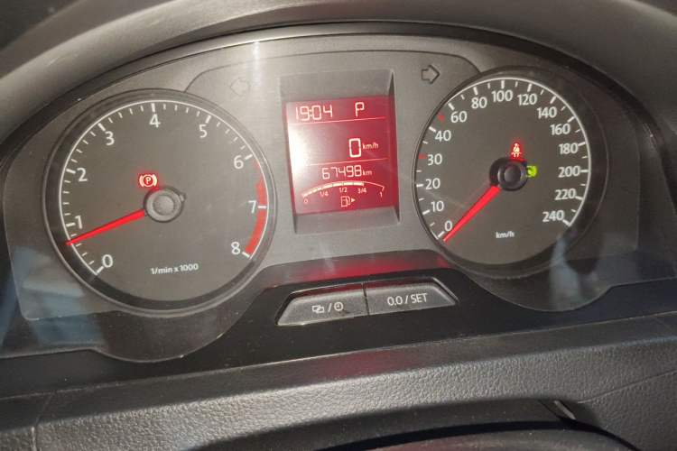 Used Volkswagen Santana 2015 1.6L Automatic Comfort Edition Odometer Close Up
