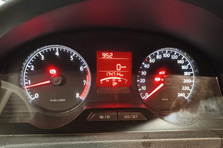 Used Volkswagen Santana 2015 1.6L Manual Fashion Edition Odometer Close Up