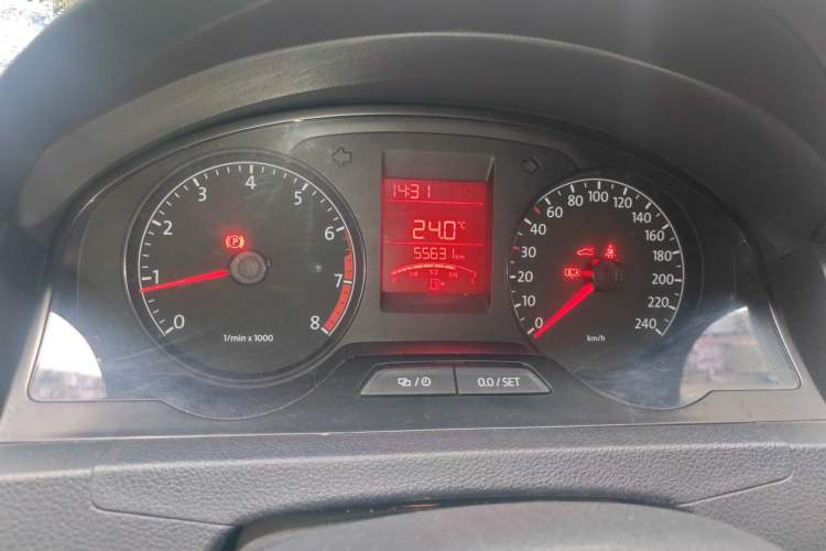 Used Volkswagen Santana 2015 1.6L Manual Fashion Edition Odometer Close Up