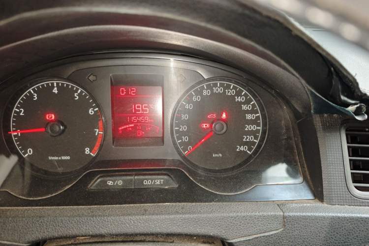Used Volkswagen Santana 2015 1.4L Manual Fashion Edition Odometer Close Up