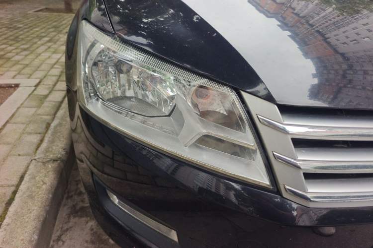 Used Volkswagen Santana 2015 1.6L Automatic Comfort Edition Right Front Headlight