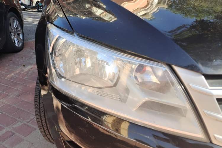 Used Volkswagen Santana 2015 1.6L Manual Fashion Edition Right Front Headlight