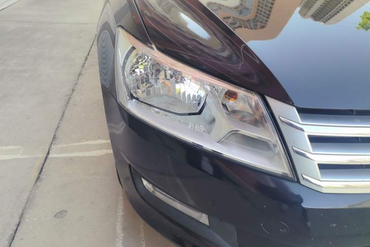 Used Volkswagen Santana 2015 1.6L Manual Comfort Edition Right Front Headlight