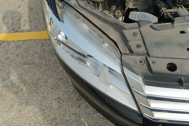 Used Volkswagen Santana 2015 1.6L Automatic Luxury Edition Right Front Headlight