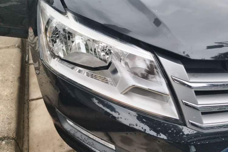 Used Volkswagen Santana 2015 1.6L Manual Comfort Edition Right Front Headlight
