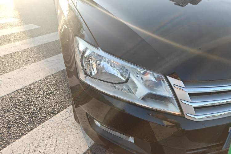 Used Volkswagen Santana 2015 1.6L Manual Comfort Edition Right Front Headlight
