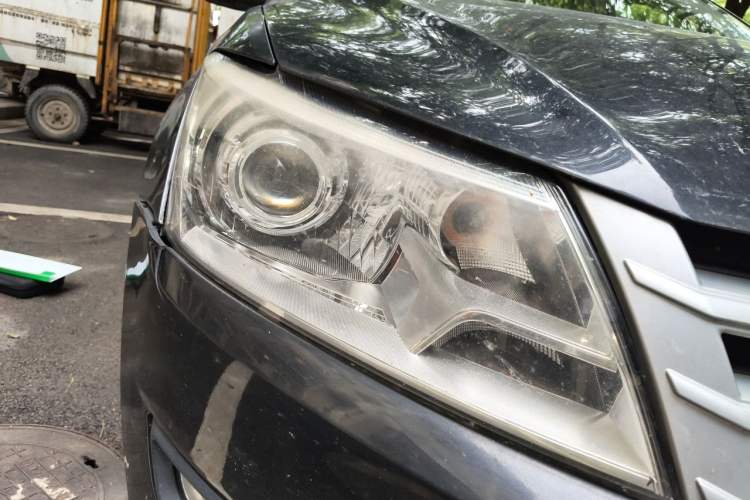 Used Volkswagen Santana 2015 1.6L Automatic Fashion Edition Right Front Headlight