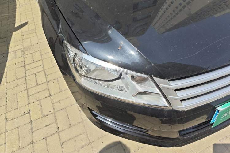 Used Volkswagen Santana 2015 1.6L Automatic Fashion Edition Right Front Headlight