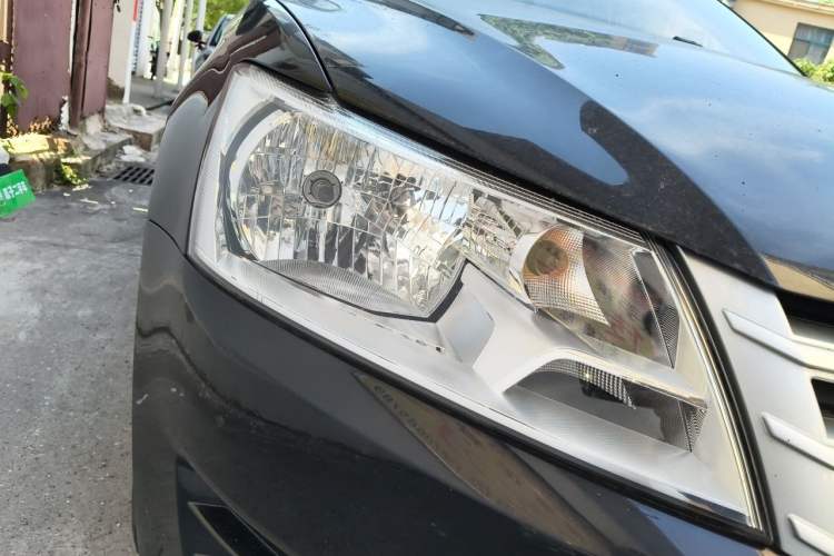 Used Volkswagen Santana 2015 1.6L Manual Fashion Edition Right Front Headlight