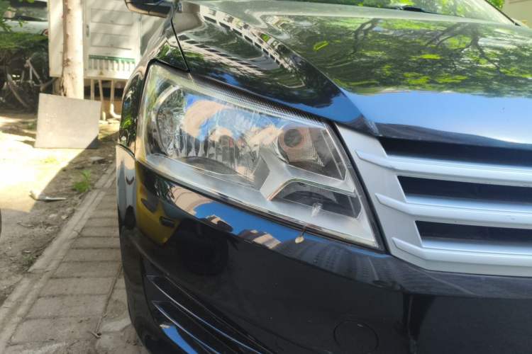 Used Volkswagen Santana 2015 1.6L Automatic Fashion Edition Right Front Headlight
