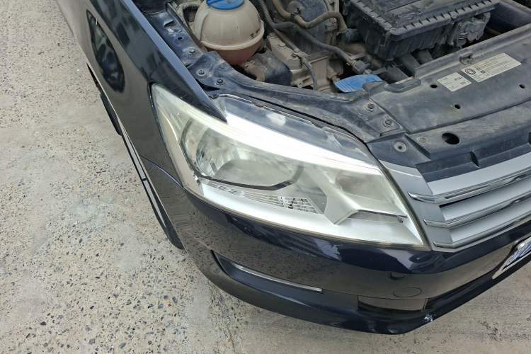 Used Volkswagen Santana 2015 1.4L Manual Comfort Edition Right Front Headlight