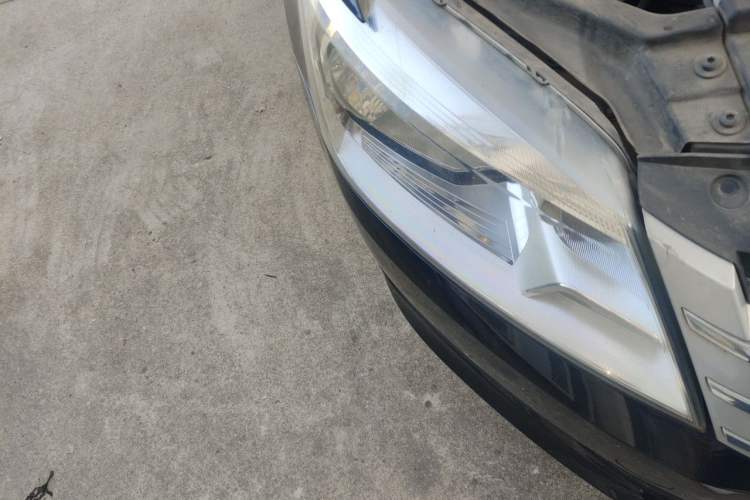 Used Volkswagen Santana 2015 1.6L Manual Comfort Edition Right Front Headlight