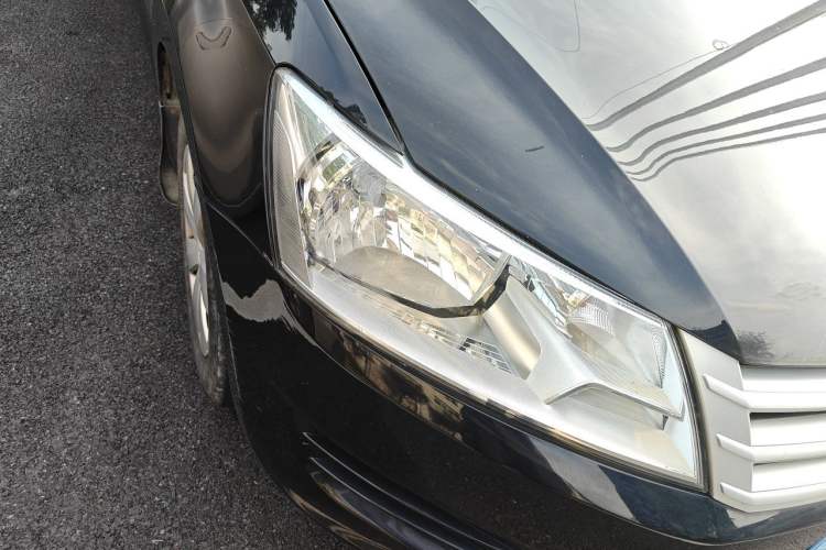 Used Volkswagen Santana 2015 1.6L Manual Fashion Edition Right Front Headlight