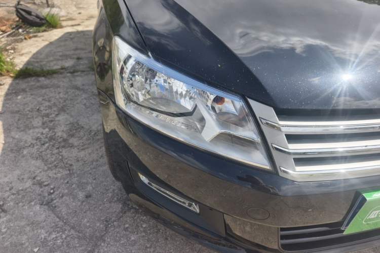 Used Volkswagen Santana 2015 1.6L Manual Comfort Edition Right Front Headlight