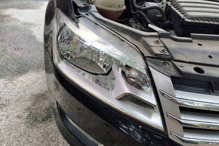Used Volkswagen Santana 2015 1.6L Manual Comfort Edition Right Front Headlight
