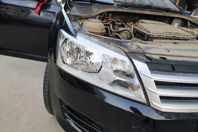 Used Volkswagen Santana 2015 1.6L Manual Fashion Edition Right Front Headlight