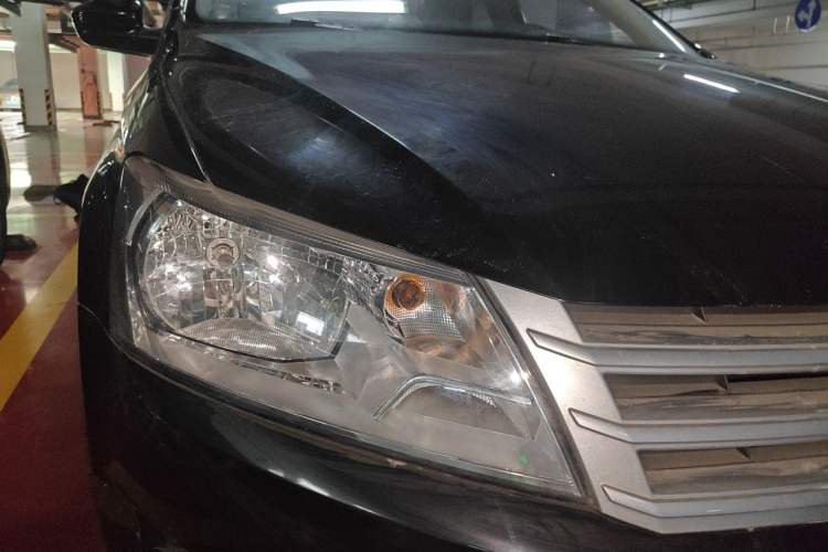 Used Volkswagen Santana 2015 1.6L Automatic Fashion Edition Right Front Headlight