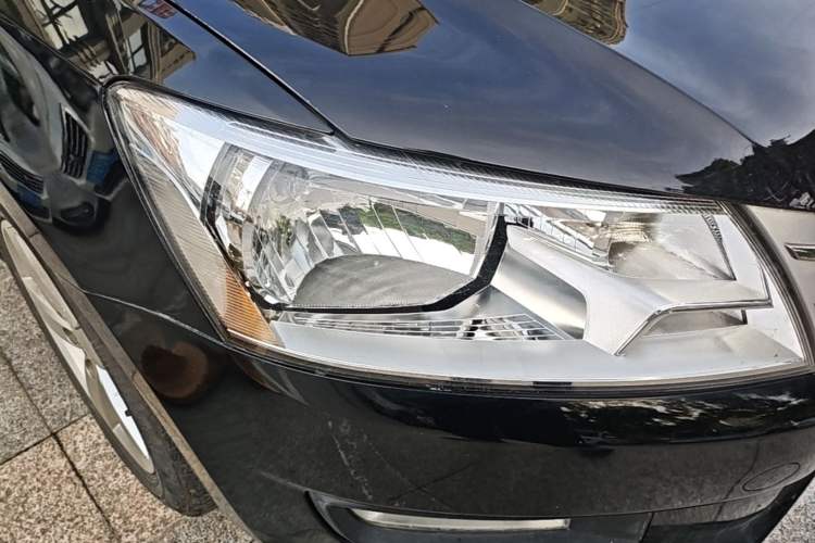 Used Volkswagen Santana 2015 1.6L Manual Comfort Edition Right Front Headlight