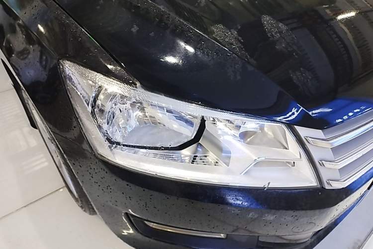 Used Volkswagen Santana 2015 1.6L Automatic Comfort Edition Right Front Headlight