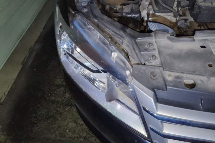 Used Volkswagen Santana 2015 1.6L Automatic Comfort Edition Right Front Headlight