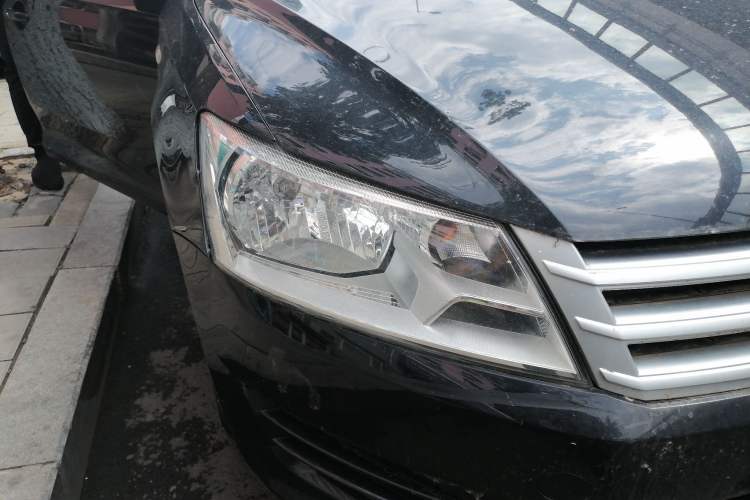 Used Volkswagen Santana 2015 1.6L Manual Fashion Edition Right Front Headlight