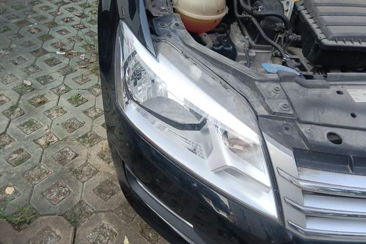 Used Volkswagen Santana 2015 1.4L Manual Comfort Edition Right Front Headlight