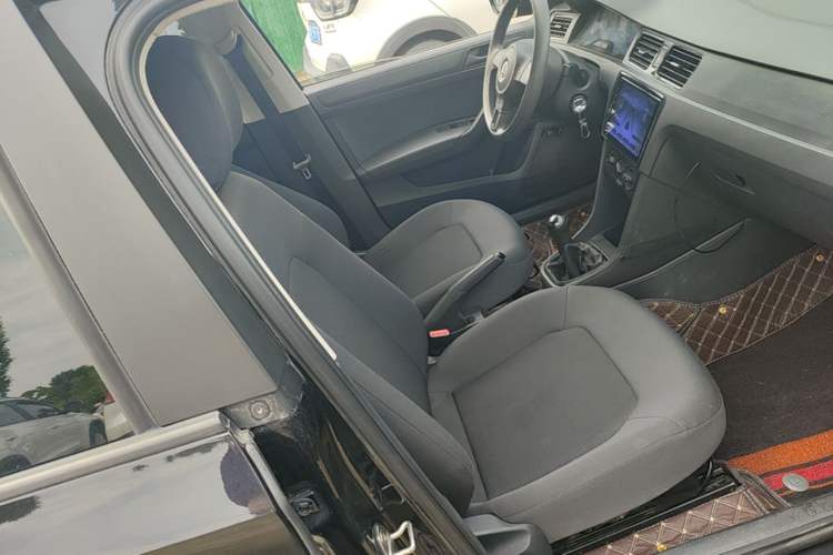 Used Volkswagen Santana 2015 1.6L Manual Fashion Edition Right Front Seat