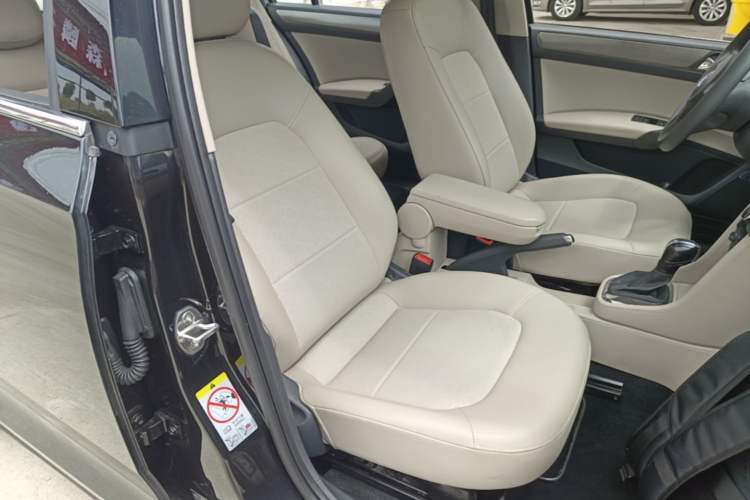 Used Volkswagen Santana 2015 1.6L Automatic Comfort Edition Right Front Seat